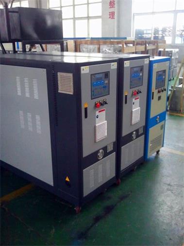 山東大型模溫機(jī)，大型導(dǎo)熱油電加熱器，溫度循環(huán)控制機(jī)